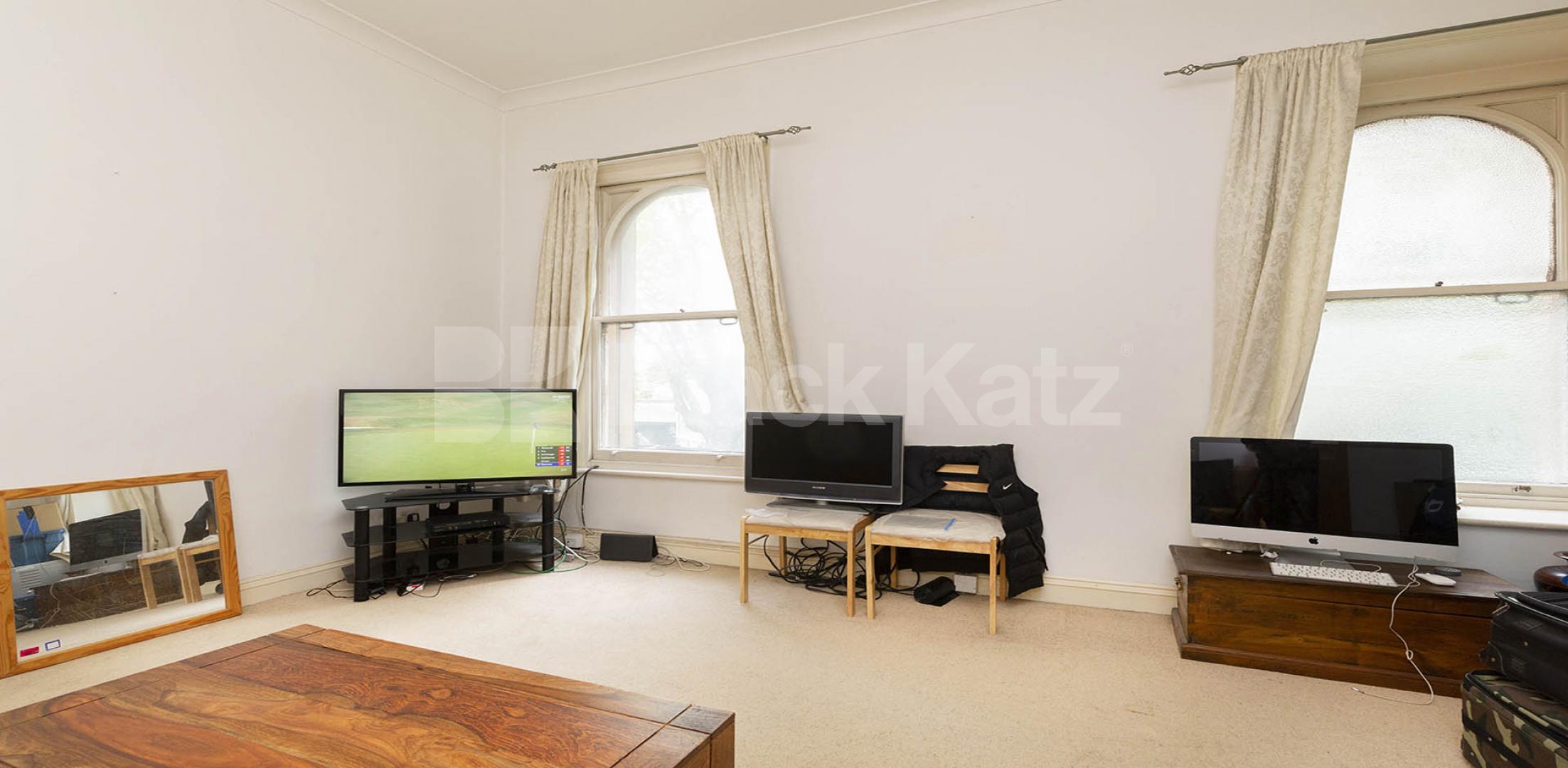 Spacious one bedroom property set in a great location High Street, Horsney